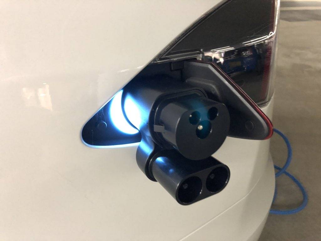 تسلا آداپتور شارژ جدید , زمان راه اندازی در آمریکای شمالی , ایستگاه شارژ